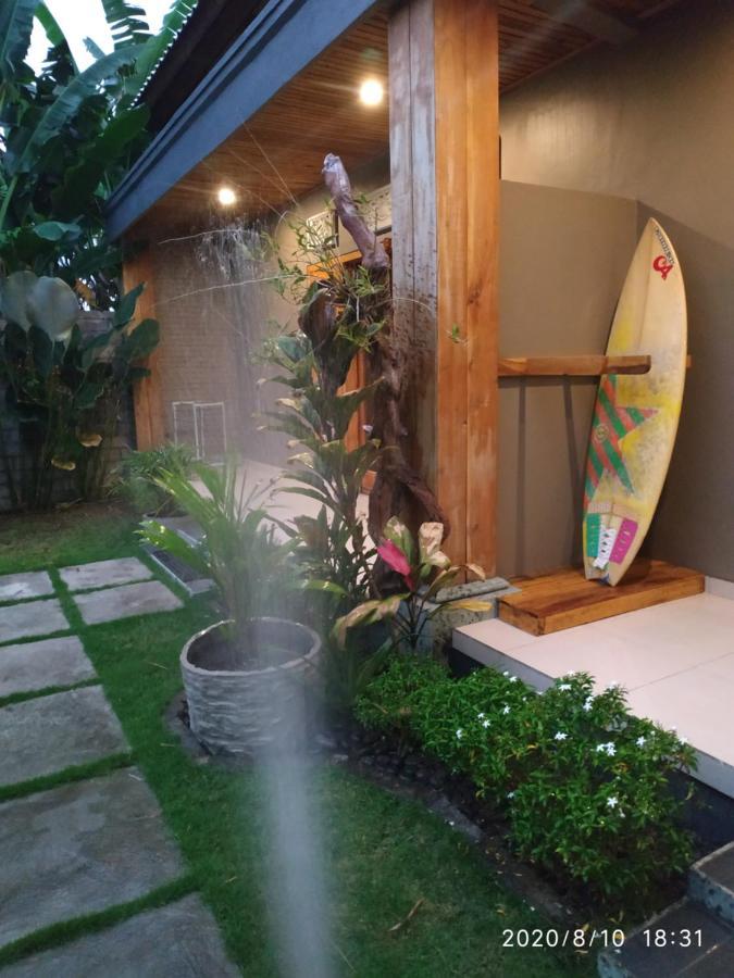 Harris Surf Villa Pulukan Exterior foto