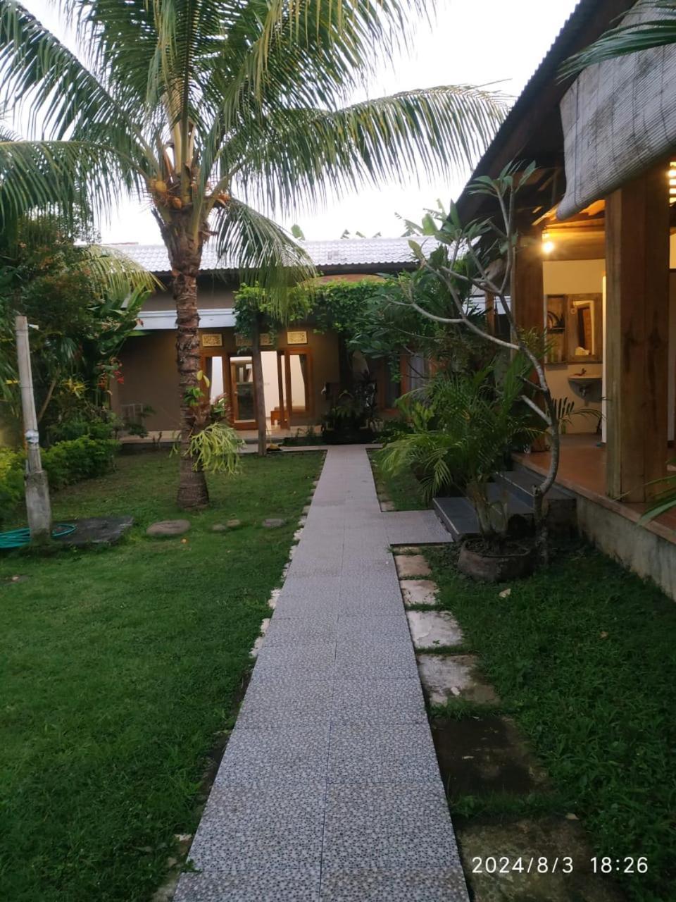 Harris Surf Villa Pulukan Exterior foto